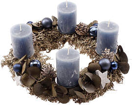 Adventskranz aus Flechtenmoos mit Rustikkerzen