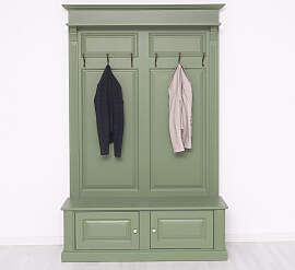 bunte Garderobe im Landhausstil resedagrün