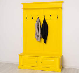 bunte Garderobe im Landhausstil zitronengelb