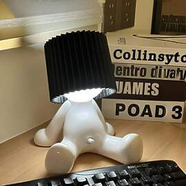 Eine Kreative Lampe des Kleinen Schüchternen