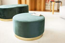 Großer Pouf aus grünem Samt und Messing,