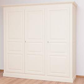 Kleiderschrank im Landhausstil - großer