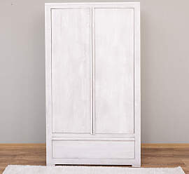 Kleiderschrank mit Schublade im Landhausstil