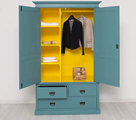Landhaus-Kleiderschrank türkisblau und