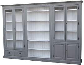 Landhaus Wohnwand mit Vitrinen, fehgrau-weiß