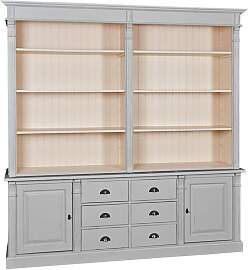 Landhausregalwand mit Schränken und Schubladen