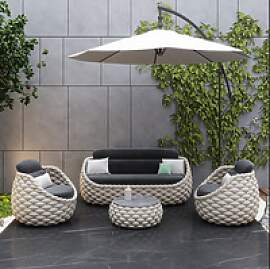 Moderne Gartenmöbel-Set aus Korbgeflecht für