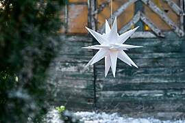 Novaliv Weihnachtsstern LED Dekostern 25cm Weiss