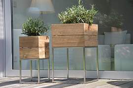 Pflanzenbehälter Mini Garden aus recyceltem Teak, 