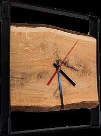 Quadratische Wanduhr aus Eiche - GenietetStahlband 
