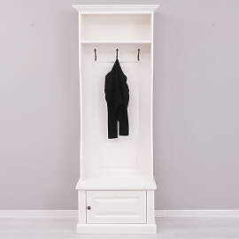 Schmaler Garderobenschrank im Landhausstil gewachst