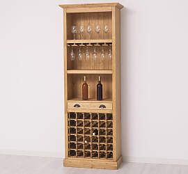Schmales Weinregal im Landhausstil