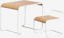 Set Aus Tisch Und Stuhl Aus Holz Und Eisen