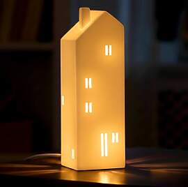 Spetebo Porzellan Tischlampe Haus im Skandi Design 
