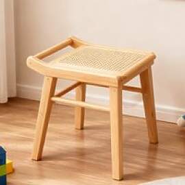 Stilvoller Schminkhocker aus Bambus mit