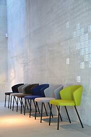 Stuhl Mila mit Stoffbezug, modernes Design,