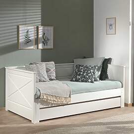 Weißes Kojenbett mit einem Ausziehbett