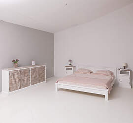 Weißes Schlafzimmer im Landhausstil